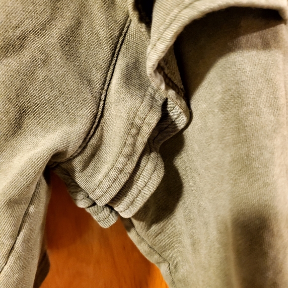 NWT 7 For All Mankind Ruffle Shoulder Crop Top Sweatshirt in Olive Green. M - Picture 6 of 8